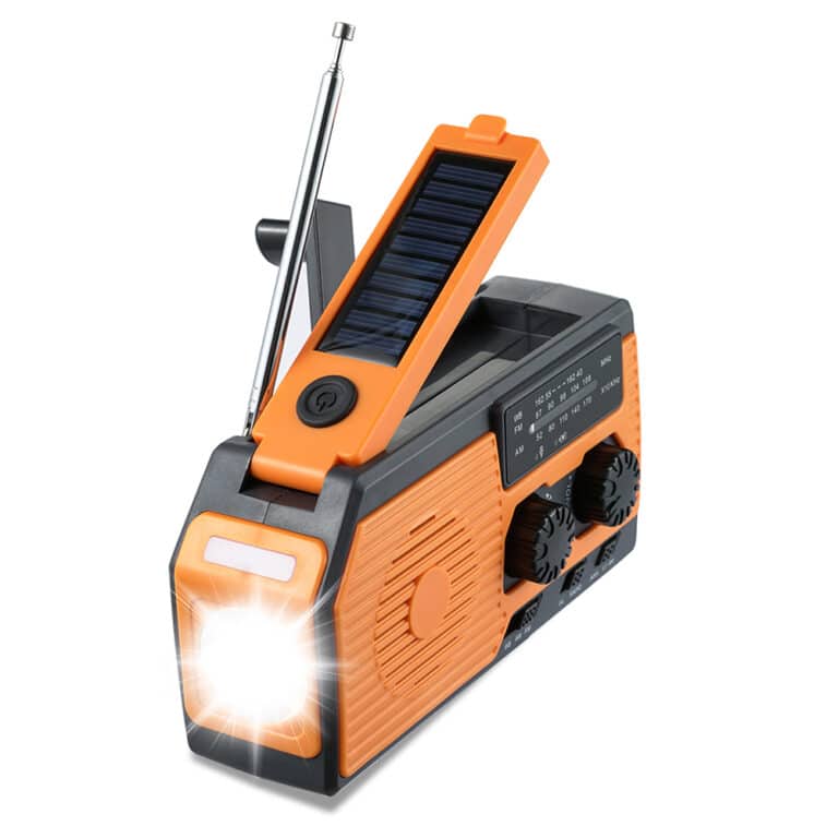 Chargeur dynamo survie 28